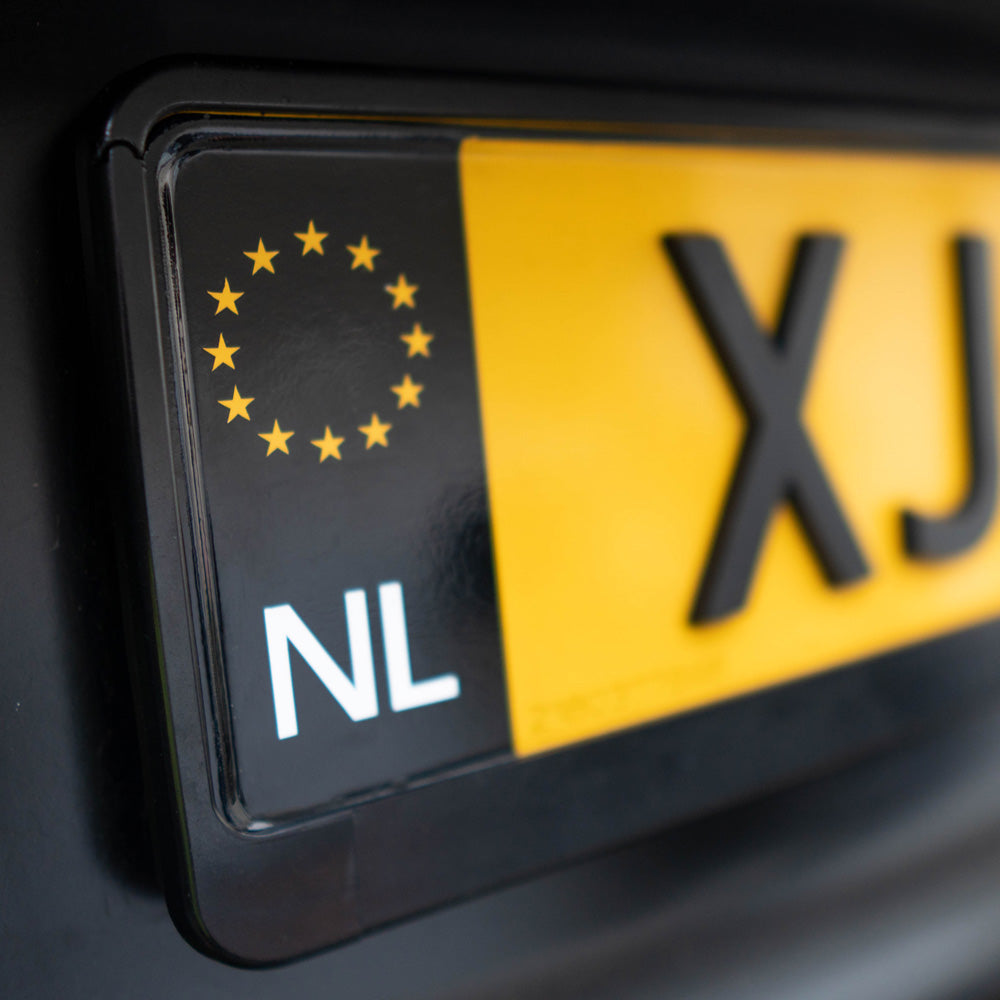 NL kentekensticker in het zwart - Premium™